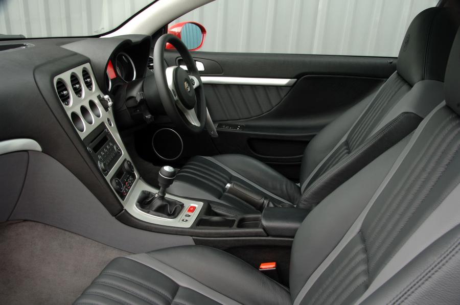 Интерьер Alfa Romeo Brera (939D) 2006 года  (UK) (фото 29 из 52)